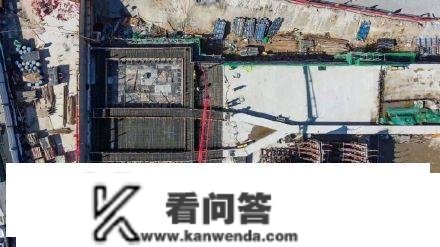 深圳地铁16号线二期首座车站顺利封顶