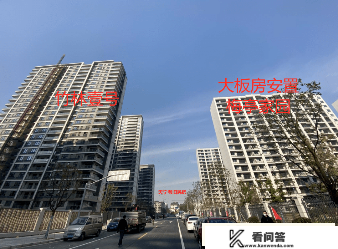 业主怒了!不建围墙不拿房!常州刚交付楼盘,有业主举牌维权 业主怒了!不建围墙不拿房!常州刚交付楼盘,有业主举牌维权