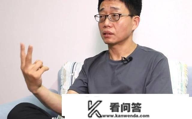 脱口秀“在天之灵”黄西退赛,李诞解释原因发笑,一不小心穿帮了 脱口秀“在天之灵”黄西退赛,李诞解释原因发笑,一不小心穿帮了