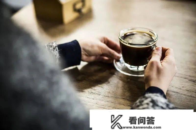 喝咖啡也是有讲究的！多喝会上瘾、骨量松散、悲伤脏吗？