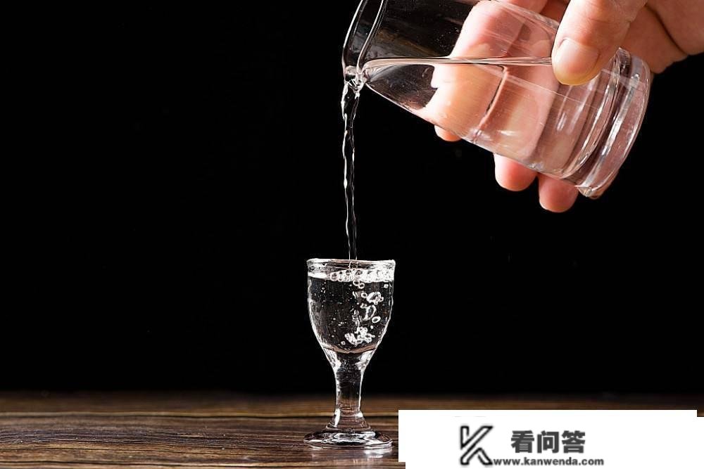 酒局中常说的三杯有什么讲究之处？必需要连喝三杯吗？