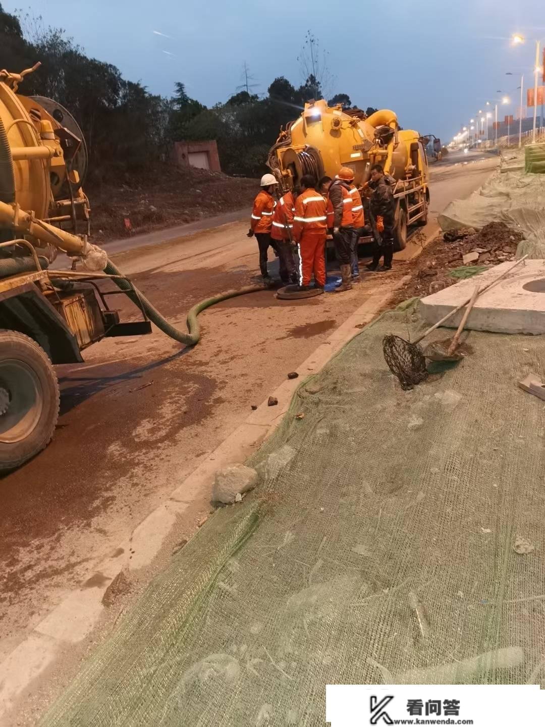 上海下水道疏通清洗 上海排水管道淤泥清理 上海清洗管道一米几钱？