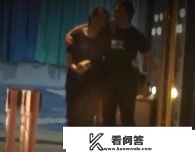 郑伊健蒙嘉慧成婚六年当街缠绵，女方不要求房产加名拒分男方身家