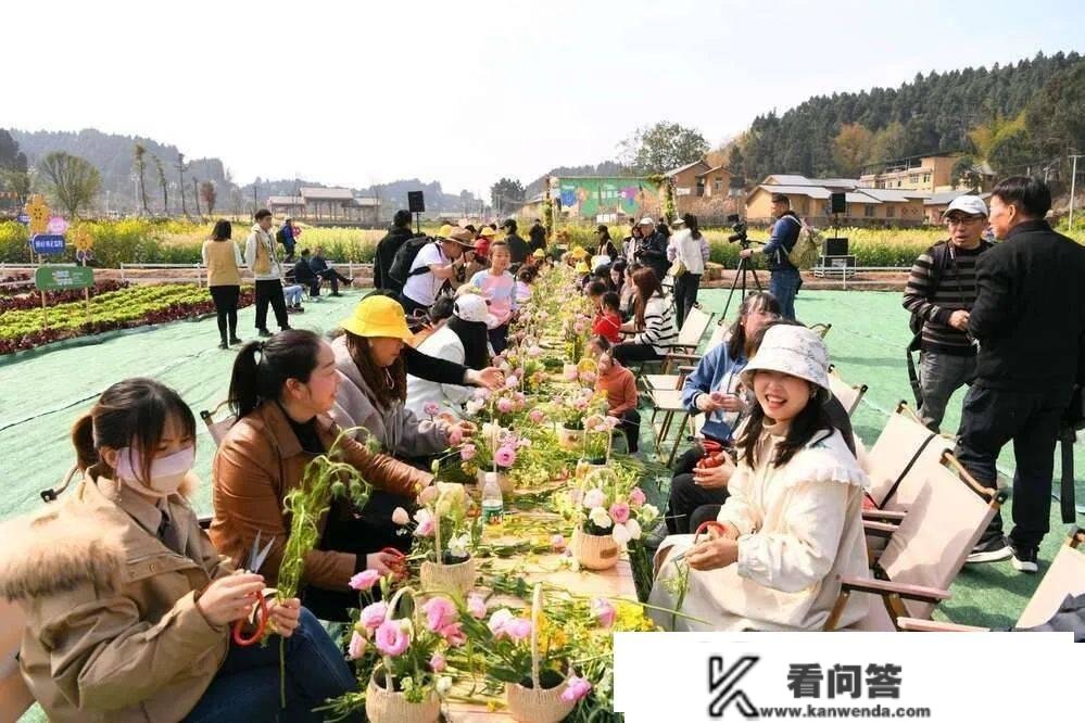 春阳恼人花田锦簇 石钟镇绘就村落“醒”美画卷