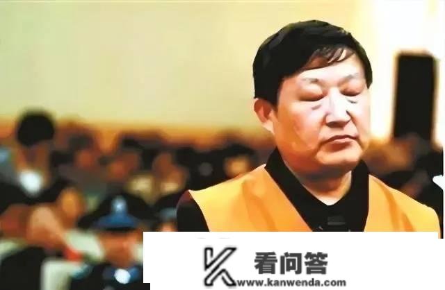 小官巨贪马超群：只是副处级，却有1.2亿现金，外加68张房产证