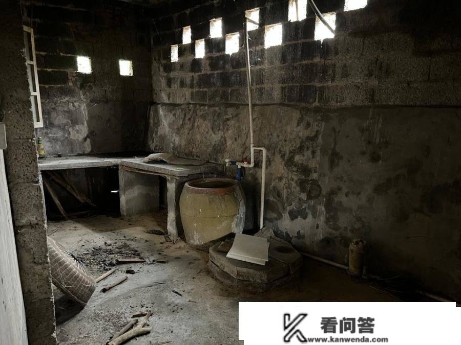 桂林荔浦市两栋六合楼同日被拍卖，一栋200万成交，一栋才32.5万