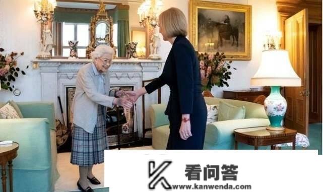 回忆伊丽莎白二世的女王之路：在位70年 15任辅弼迎来送往