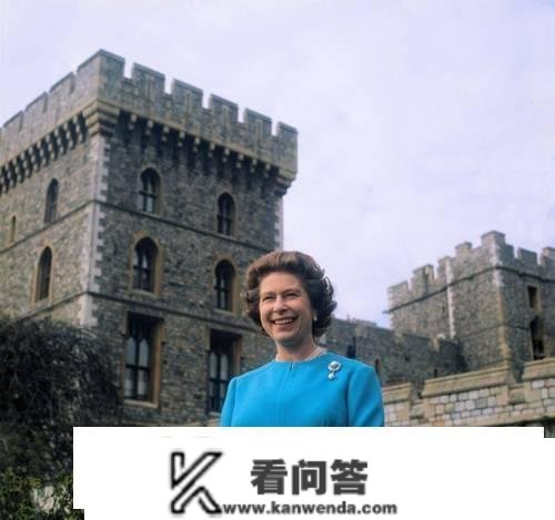 1986年，英国女王访华带来迟到400年的信，偿还被劫走的鎏金狮子