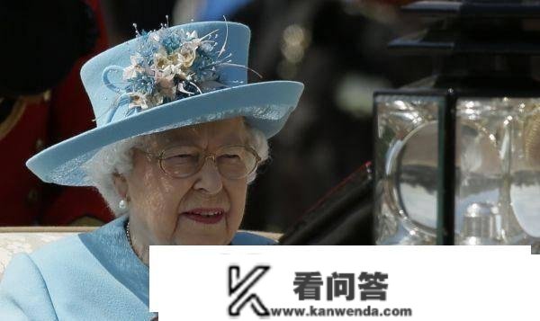 1986年，英国女王访华带来迟到400年的信，偿还被劫走的鎏金狮子