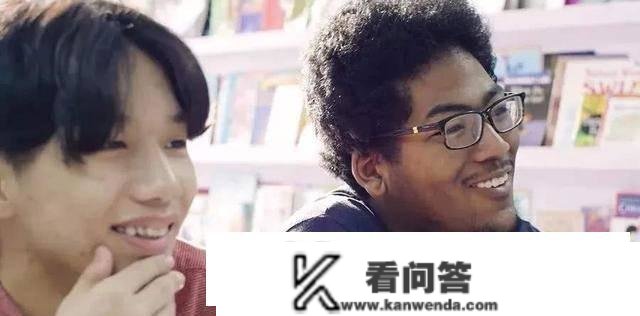 20年前，上海白果捡到一黑人弃婴，长大后还分他房产，如今若何？