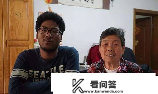 20年前，上海白果捡到一黑人弃婴，长大后还分他房产，如今若何？