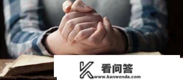 儿媳逼着公婆将房产过户给她，亲情与房产孰轻孰重？