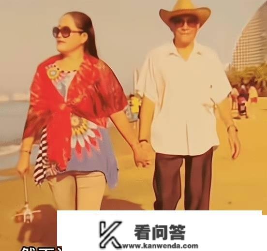 大爷欲把房产过户给现任老婆，子女怒骂：老瞎子，你不配做父亲