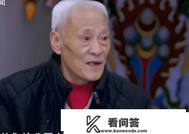 大爷欲把房产过户给现任老婆，子女怒骂：老瞎子，你不配做父亲