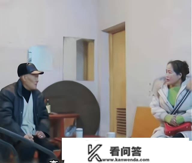 大爷欲把房产过户给现任老婆，子女怒骂：老瞎子，你不配做父亲