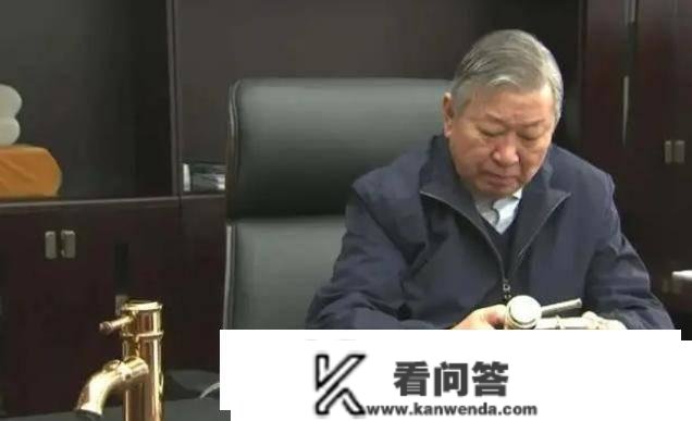 六旬商人将公司廉价出卖，只留0.01%股份分红，现在市值430亿