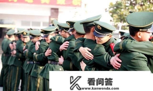 六旬商人把公司低价卖给外资，留0.01%股份分红，今公司市值430亿