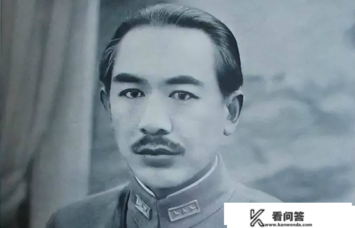 1949年新疆“土霸王”岳父家，11口人遭灭门，墙上留下8个字