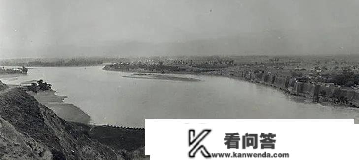 1949年新疆“土霸王”岳父家，11口人遭灭门，墙上留下8个字