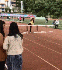 搞笑GIF：拿生命在演出，那太凶猛了吧