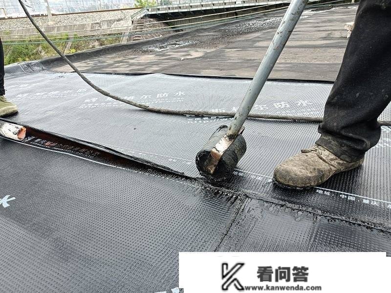 防水卷材屋面防水施工工艺构造要点