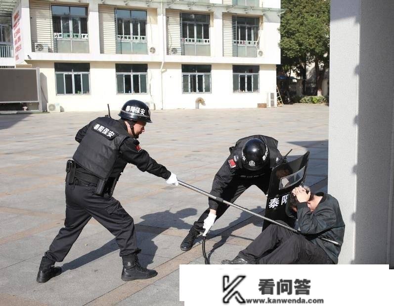 2002年，掳掠犯陈一脱逃，被捕时已成亿万财主，仍是慈悲家