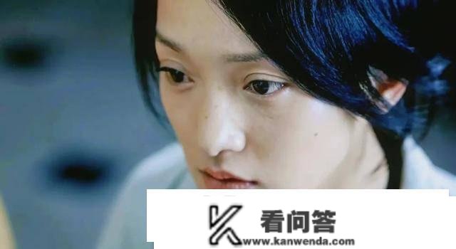 周迅妈妈陈以琴：思念女儿的游览，担忧她的新恋情