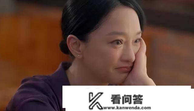 周迅妈妈陈以琴：思念女儿的游览，担忧她的新恋情