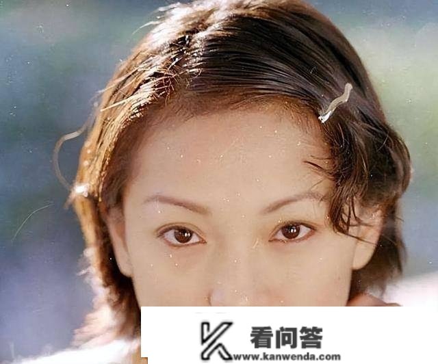 周迅妈妈陈以琴：思念女儿的游览，担忧她的新恋情