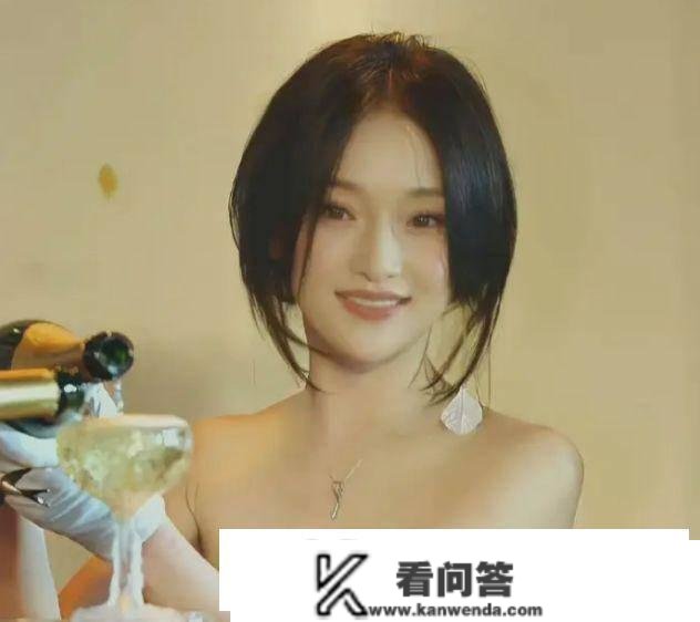 周迅妈妈陈以琴：思念女儿的游览，担忧她的新恋情