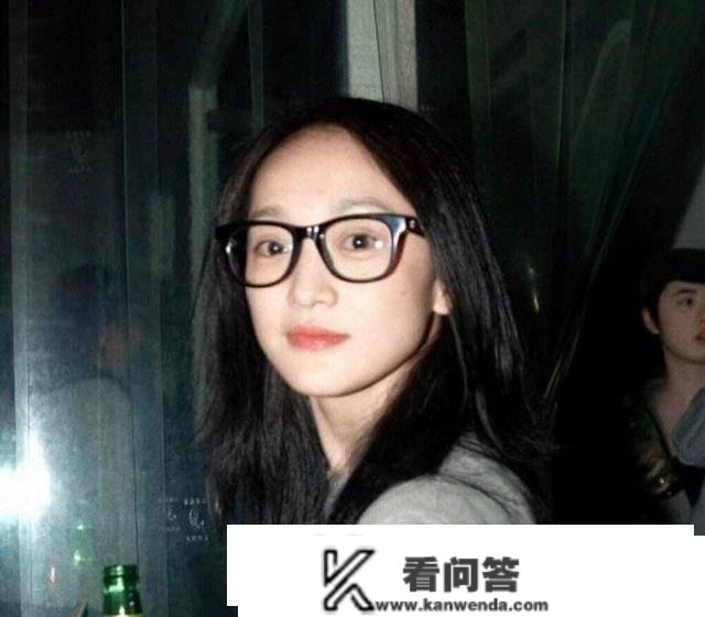 周迅妈妈陈以琴：思念女儿的游览，担忧她的新恋情