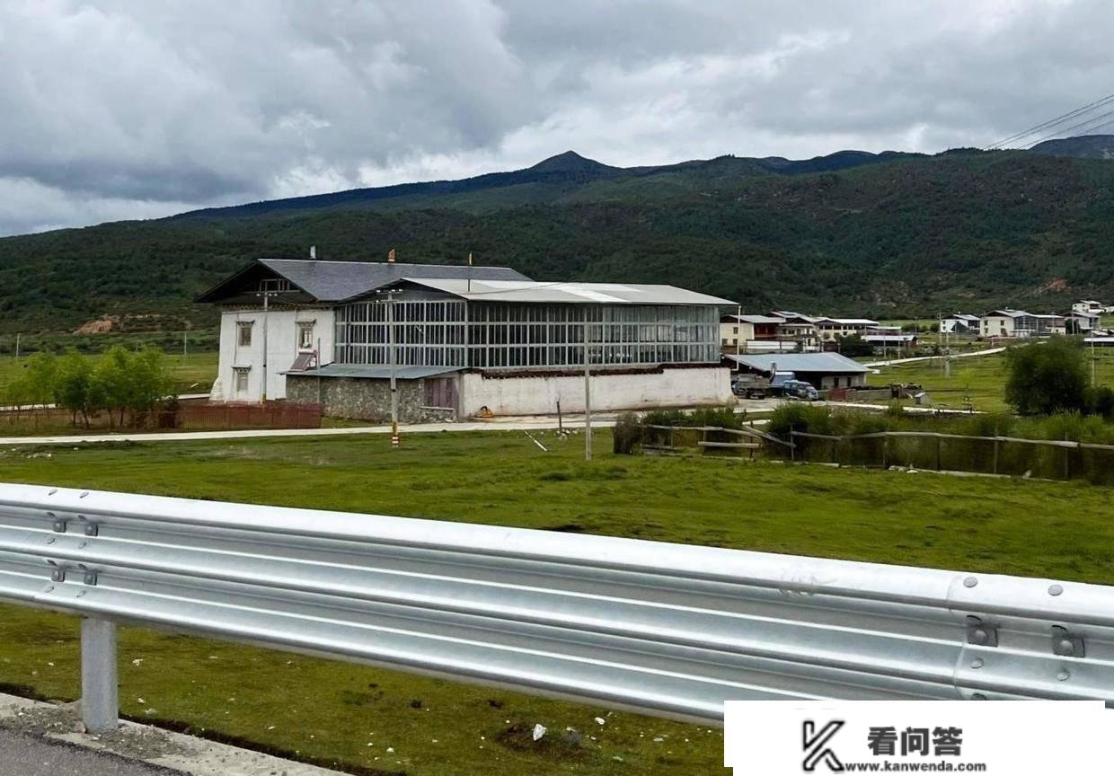 奔赴梅里雪山，雾浓顶上云雾梅里(香格里拉藏式民居)