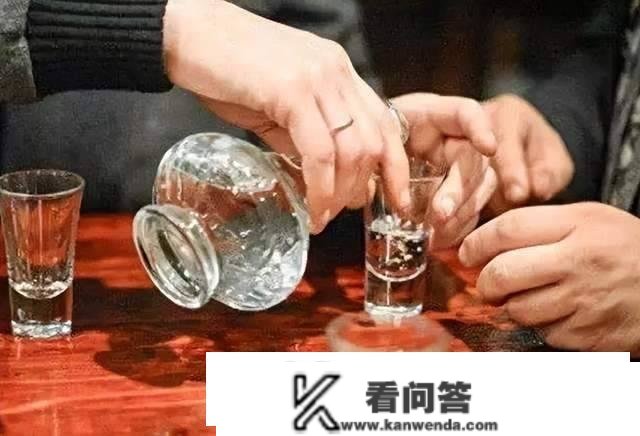 “阳转阴”后不克不及喝酒？专家：瞎扯！只要留意3个“细节”就能喝