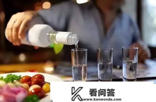 “阳转阴”后不克不及喝酒？专家：瞎扯！只要留意3个“细节”就能喝