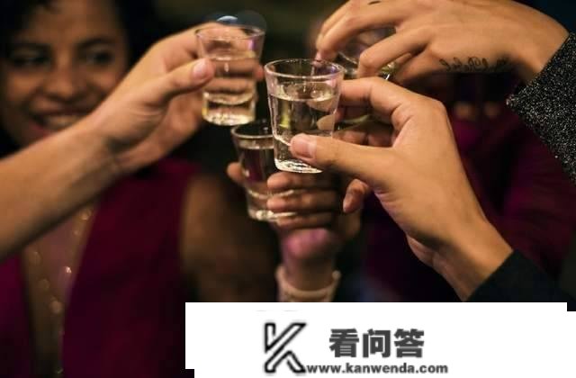 “阳转阴”后不克不及喝酒？专家：瞎扯！只要留意3个“细节”就能喝