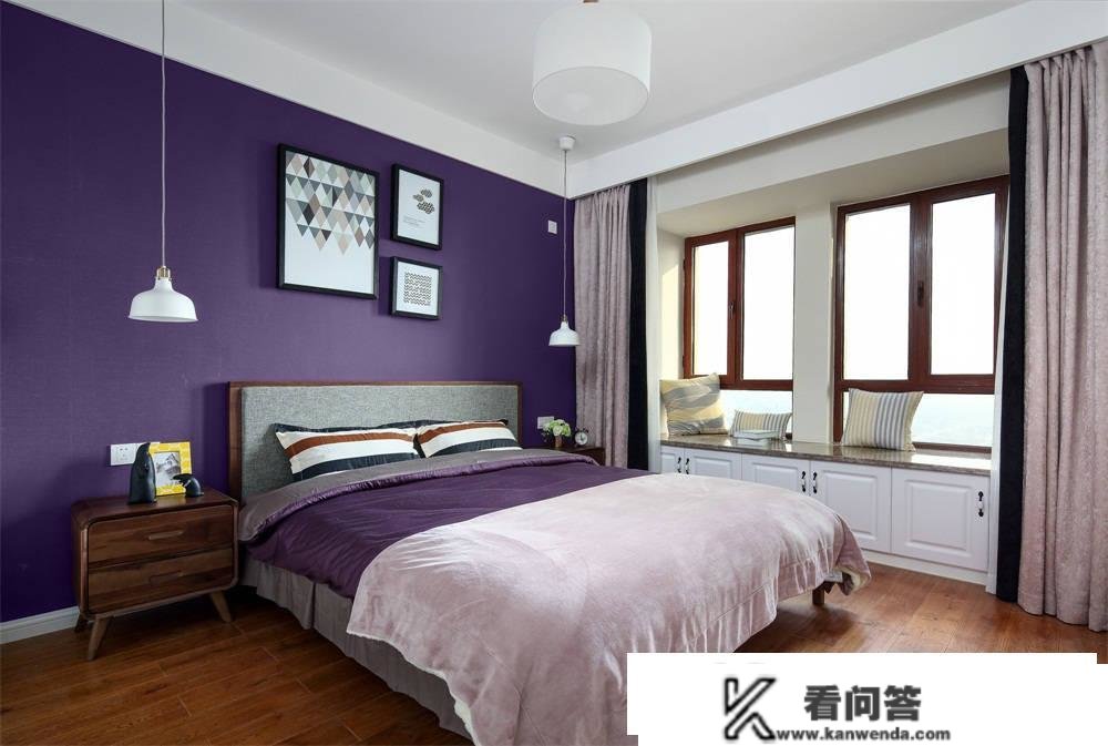 128平简欧风二居室,原木色地板加天蓝色沙发，客厅尽显温馨