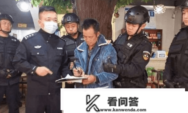 因邻人挂镜子影响自家风水，诚恳人积怨已久，盛怒之下将其灭门