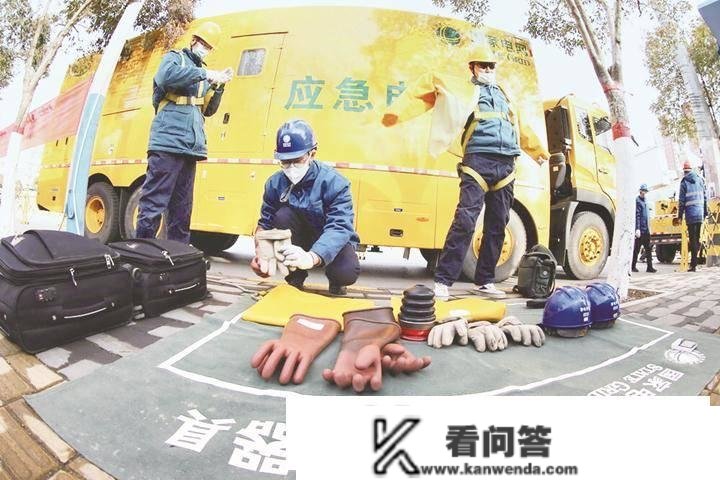 24小时监控不连续 抢修人员随时待命你的“水电暖”他们来守护