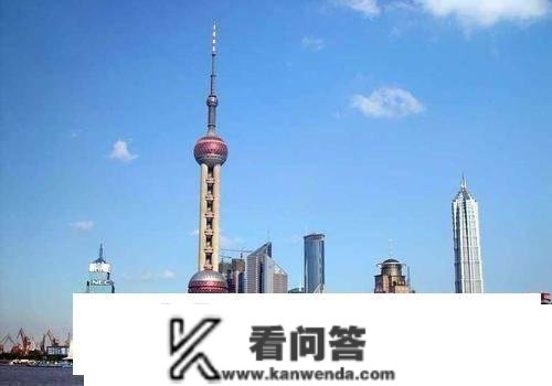 上海中心大厦高达632米，强风降临时，是若何连结不倾倒的呢？