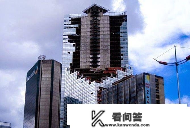 世界更高“穷户窟”：45层高没有电梯，欠亨水电，却住满了人！