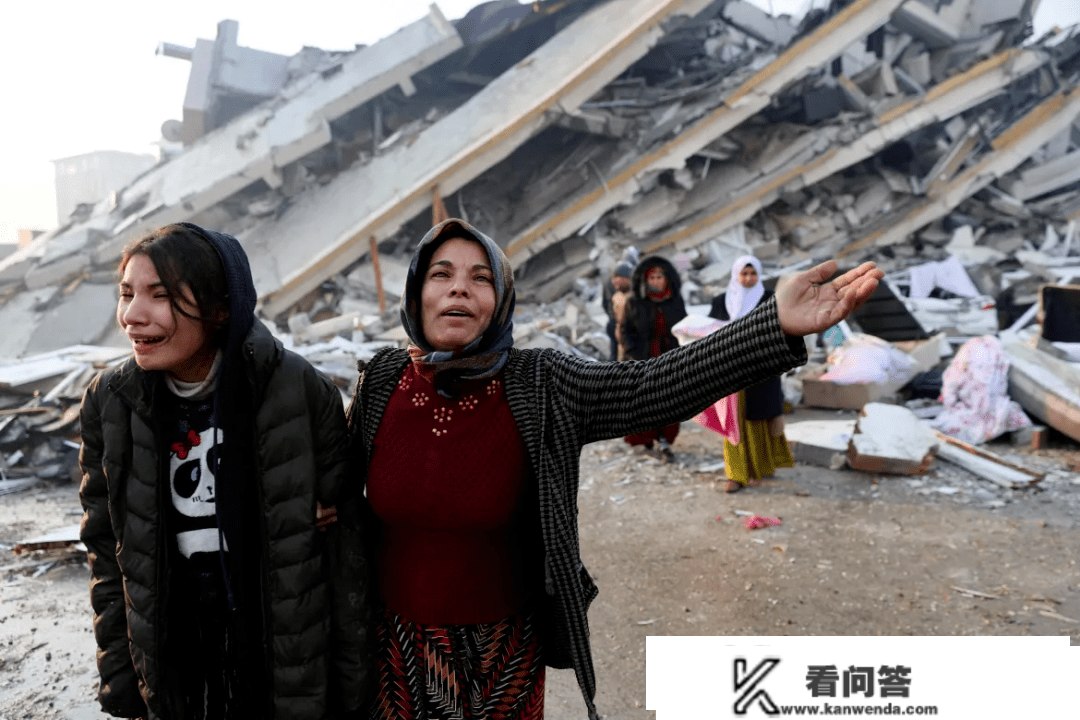 土耳其大地震1万多人灭亡：房地产泡沫、贪腐、豆腐渣一样的房子