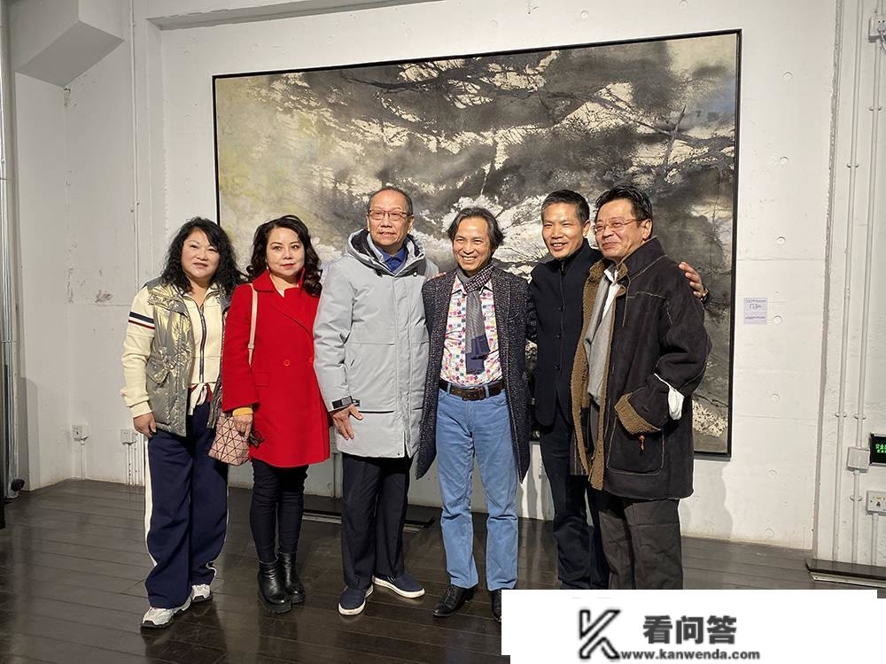 在油画布上做东方水墨，旅法40载的他时隔三年再度来沪办展