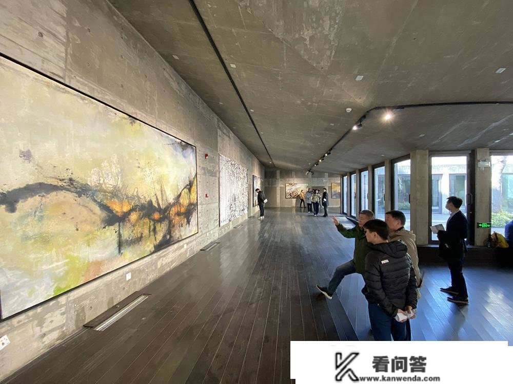 在油画布上做东方水墨，旅法40载的他时隔三年再度来沪办展