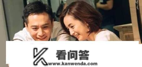 35岁剩女迟迟不婚，想嫁有钱人：汉子年收入少于30万，就别娶媳妇