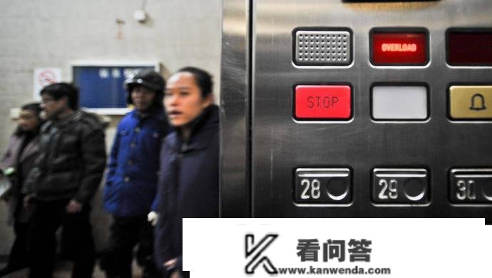 上海老旧高楼电梯遍及呈现问题，要想改换为何那么难？