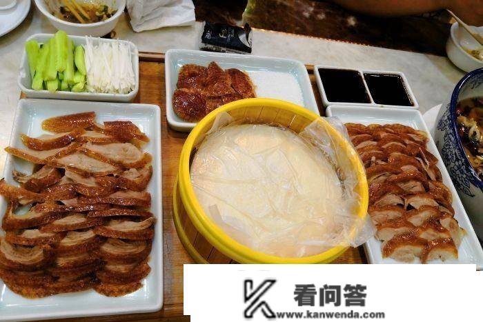 天津20年清实饭庄，烤鸭68元1只，有3种服法，本地白果爱来