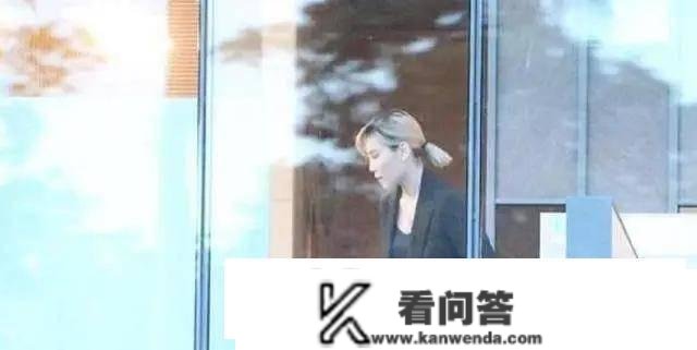 铁肺女王李佳薇，暗澹成为房产销售，半年收入仅为两万多