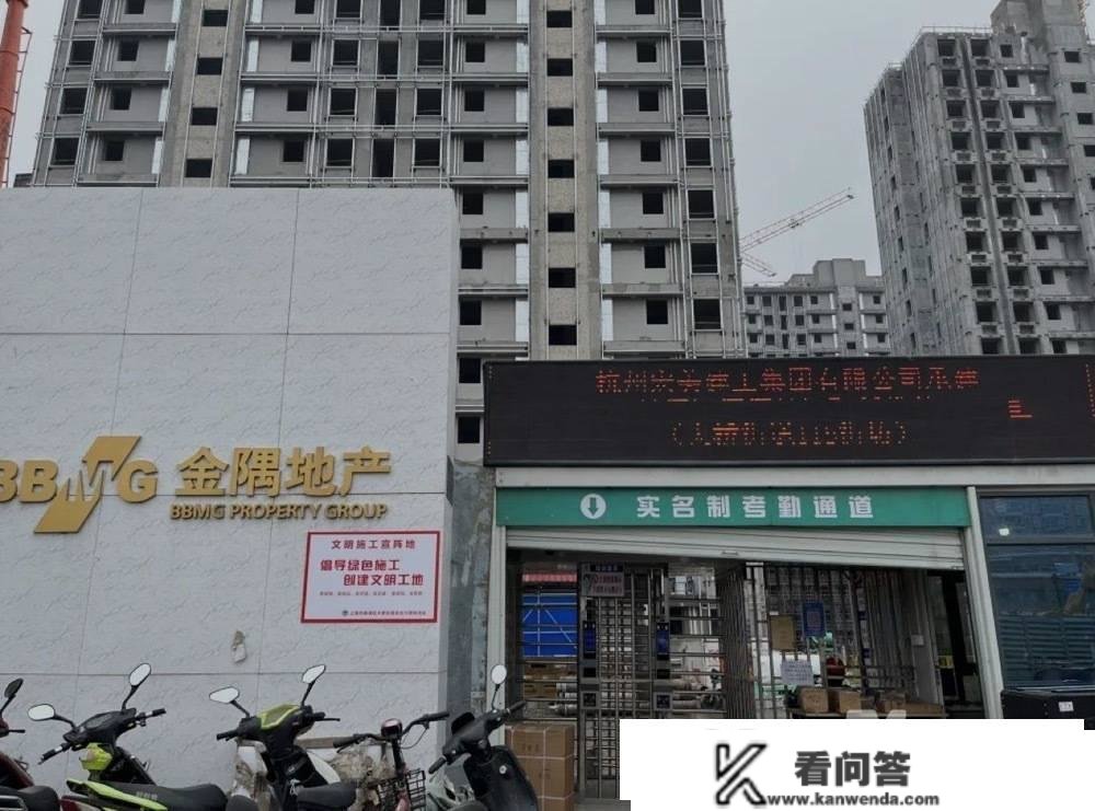 “出问题的质料已全数拆除”，上海内环内“千人摇”红盘，未建完就……