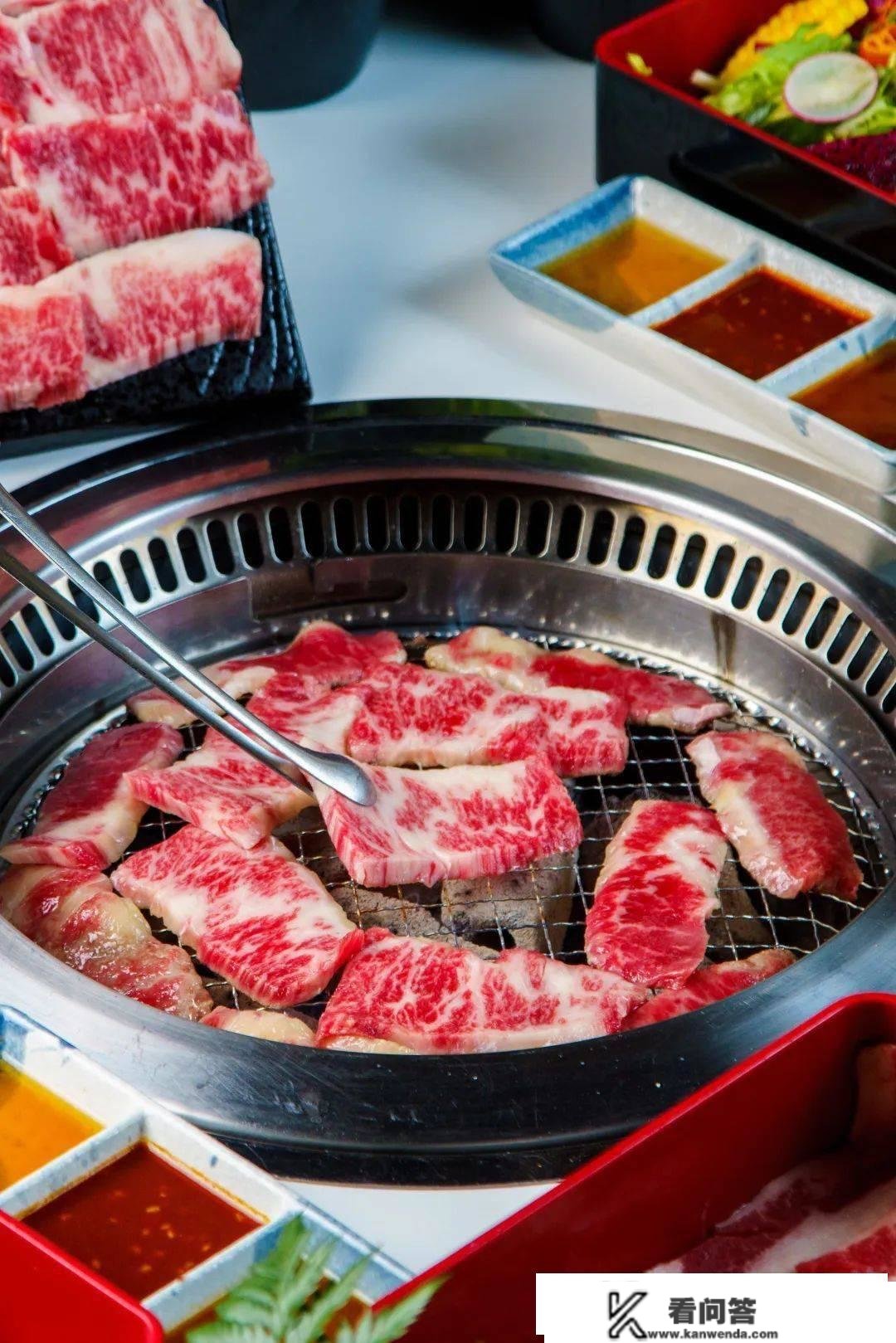 【引力烧·日式烧肉专门店】虹桥店|498元抢整盘M9和牛牛小排+8种精品荤菜，更有鱼子酱口蘑，紫苏饭！