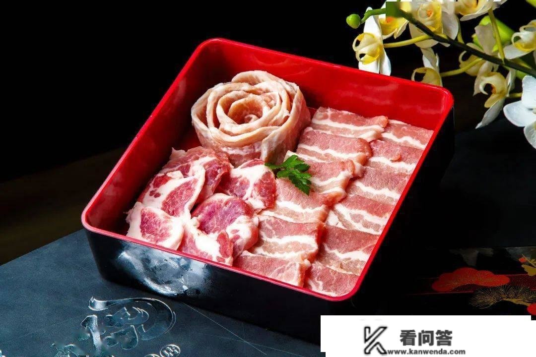 【引力烧·日式烧肉专门店】虹桥店|498元抢整盘M9和牛牛小排+8种精品荤菜，更有鱼子酱口蘑，紫苏饭！